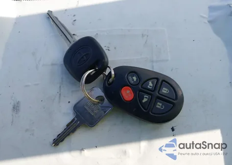 2010 Toyota Sienna Xle from USA, damaged, VIN 5TDYK4CC6AS301896